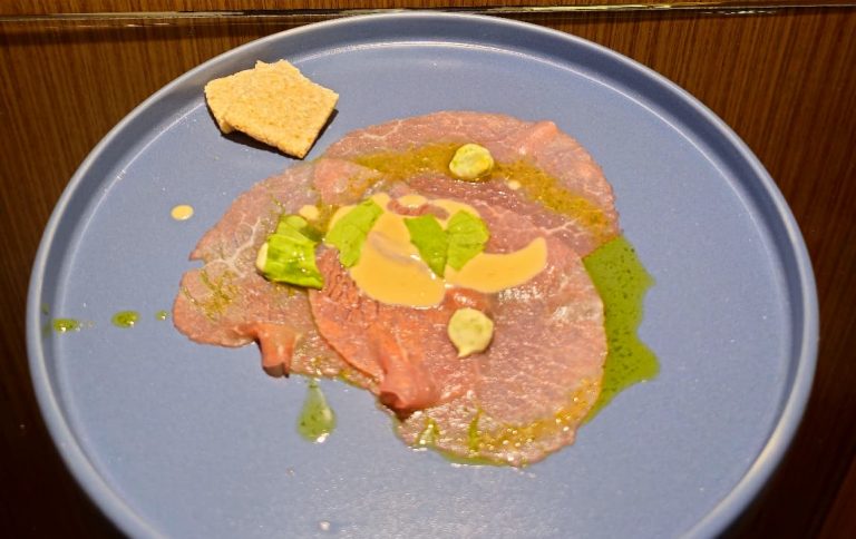 Prato empratado de uma das receitas que foi servida durante a degustação do evento.